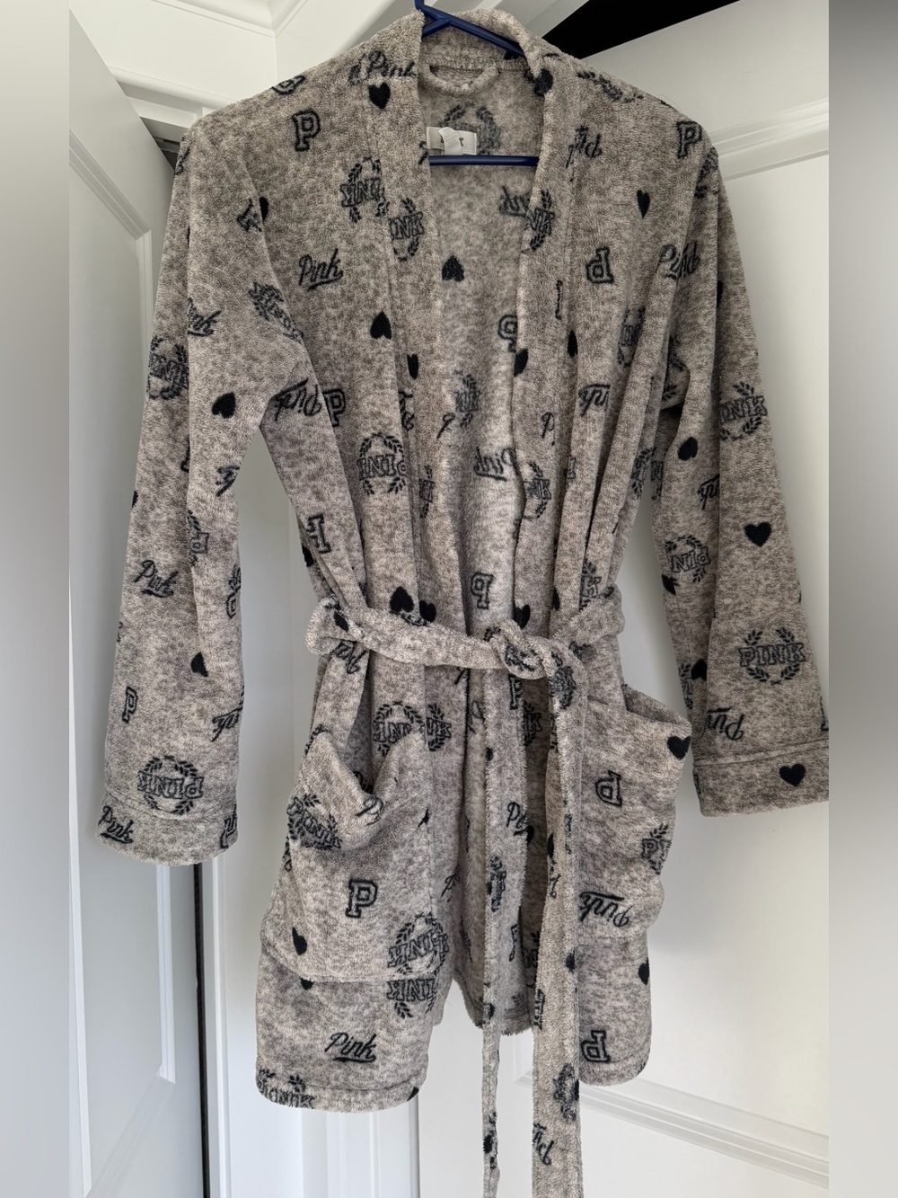 PINK Victoria's Secret Gray Logo Heart Fleece Robe